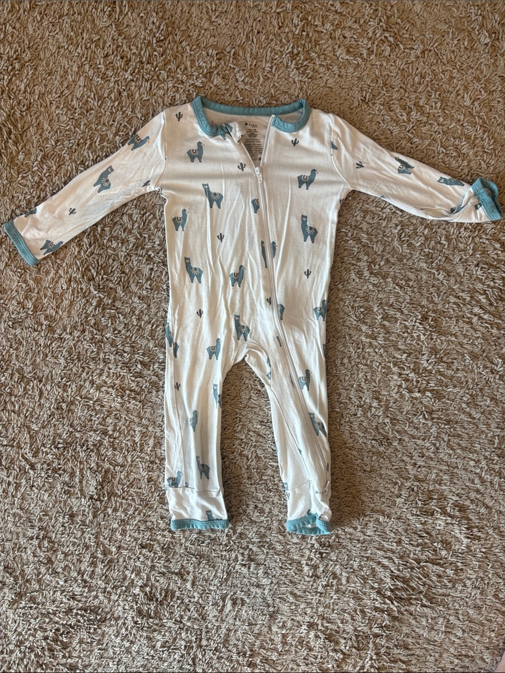 Kyte Baby Bamboo Zippered Romper in Alpaca. Like New. Size 12-18 mos.